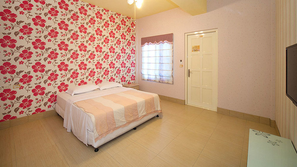 Family Pottery Bed & Breakfast Hengchun Exterior photo